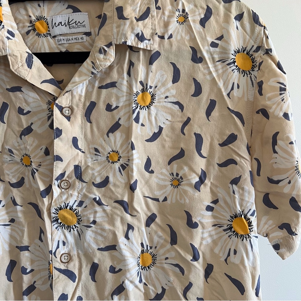 Haiku Collective floral button up shirt.